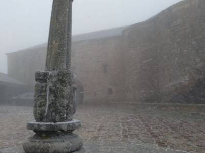 Sierra de Francia [Fiesta de la Almudena] senderismo irati hoces de beteta actividades de nieve mate